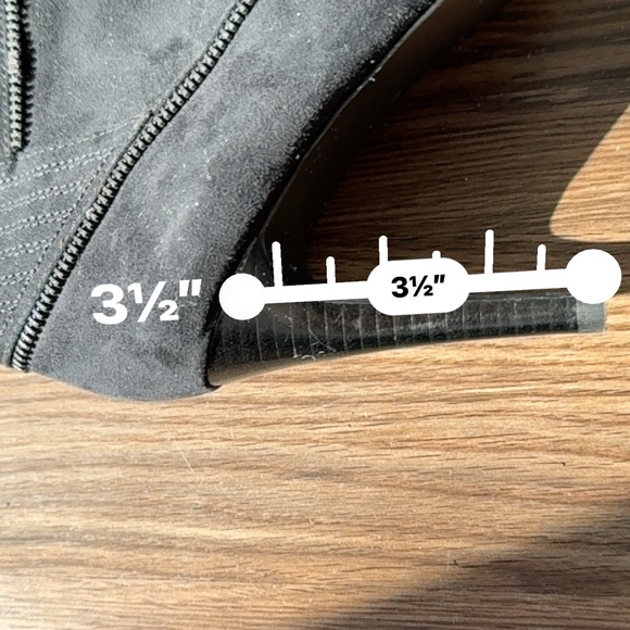 Carlos Santana stiletto heel boots with zipper accents - Picture 10 of 10